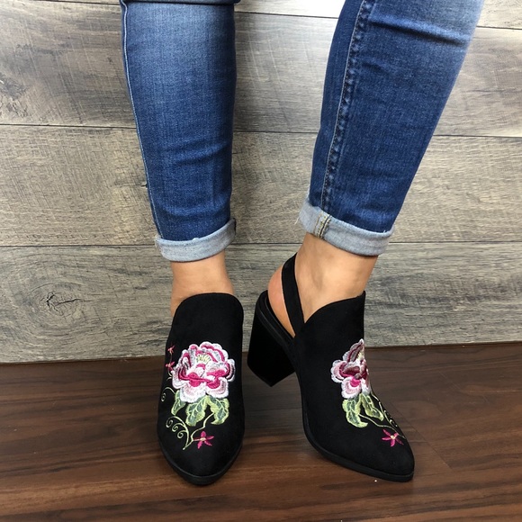 EMBROIDERED WOMEN ALMOND TOE - Picture 7 of 7